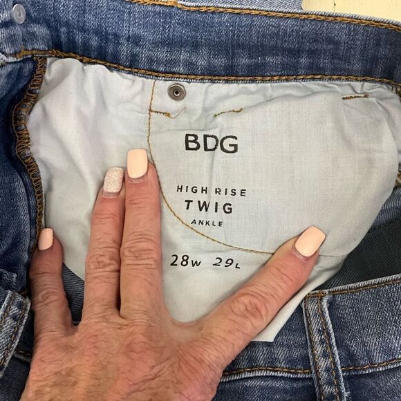 BDG Jeans Women’s Size 28wx29L Twig High Rise Blue Jeans Distressed Medium Wash - Picture 11 of 11